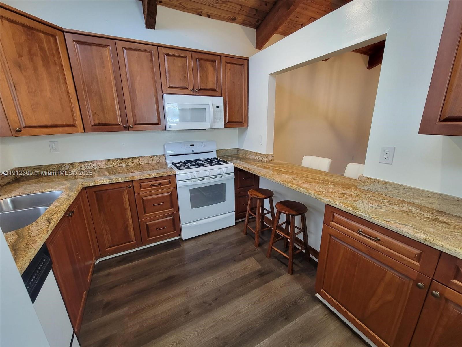 KILLIAN PINES TOWNHOUSES - Residential