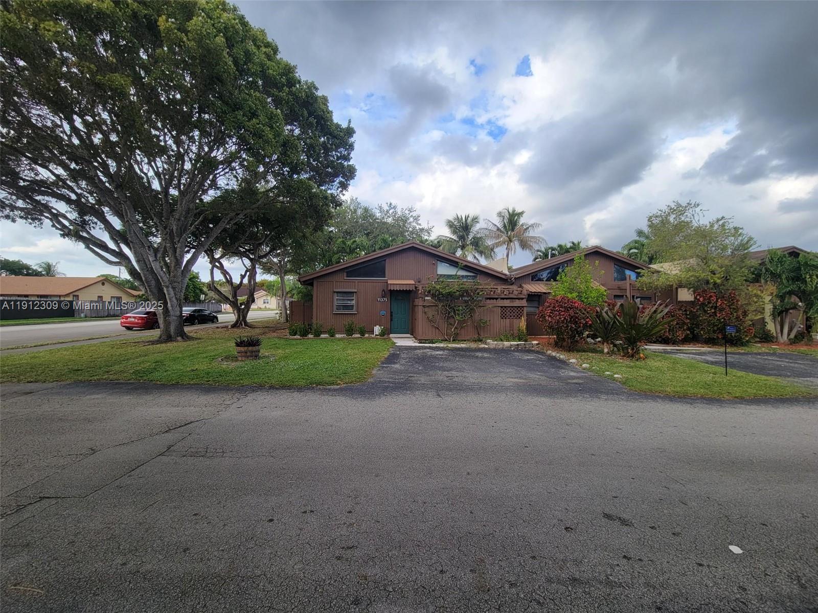 KILLIAN PINES TOWNHOUSES - Residential