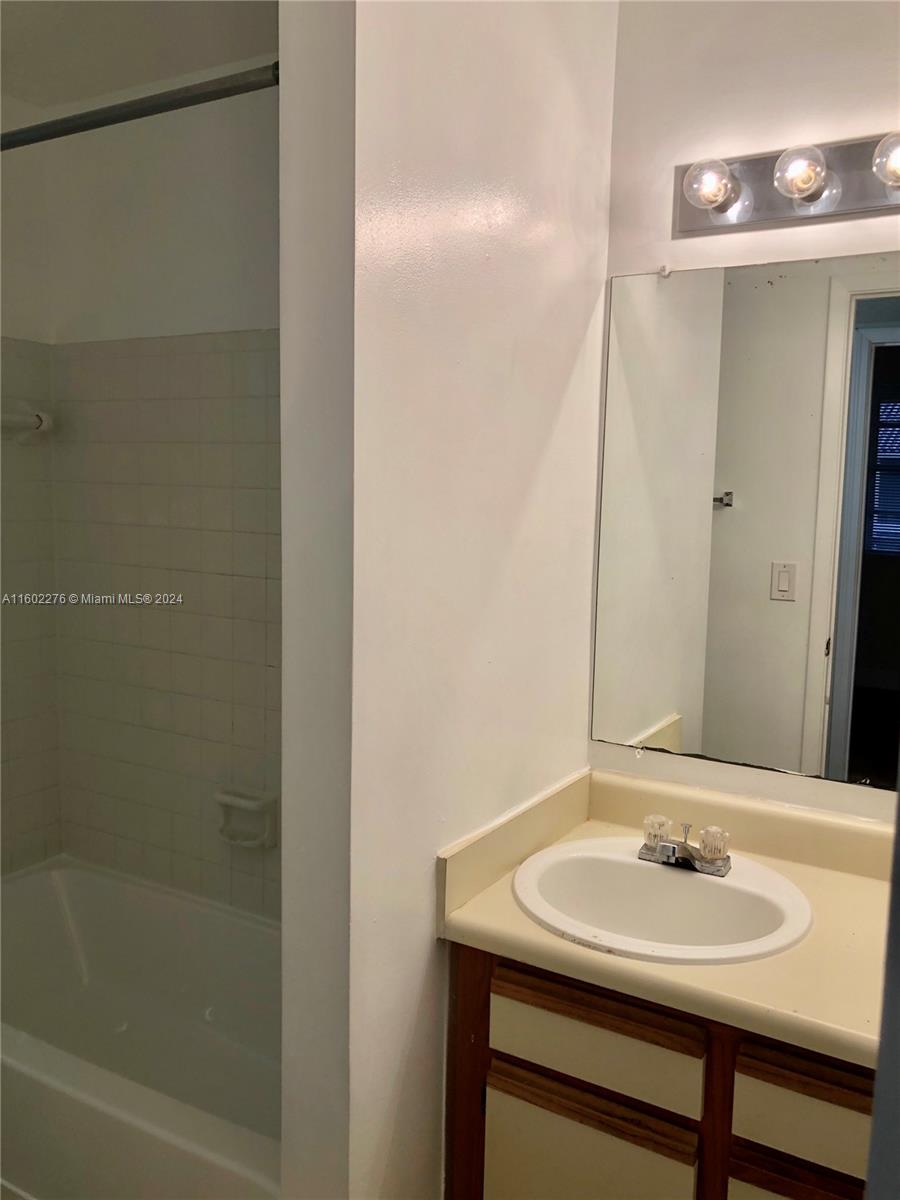 ROYAL POINCIANA CONDO - Residential Lease