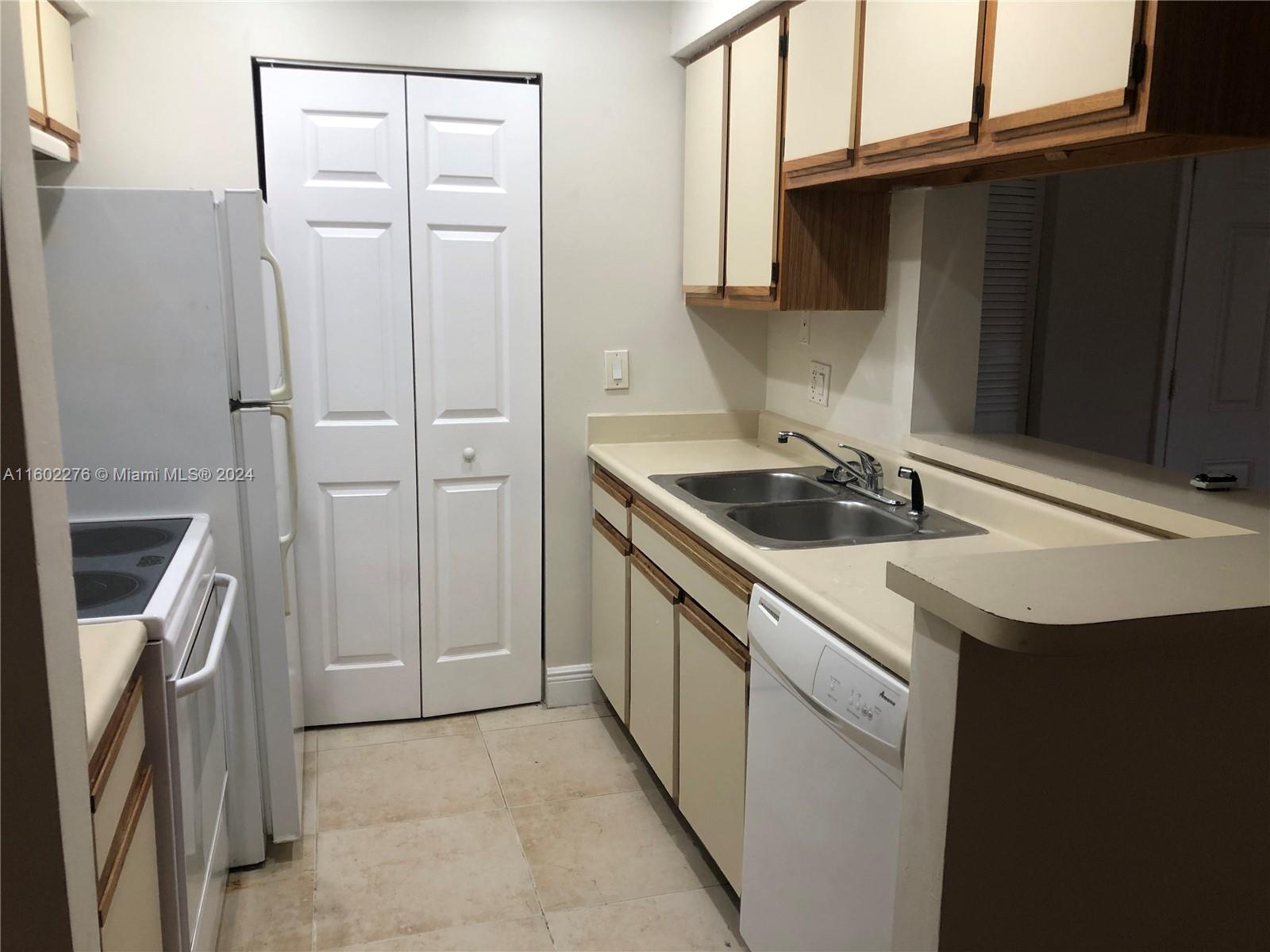 ROYAL POINCIANA CONDO - Residential Lease