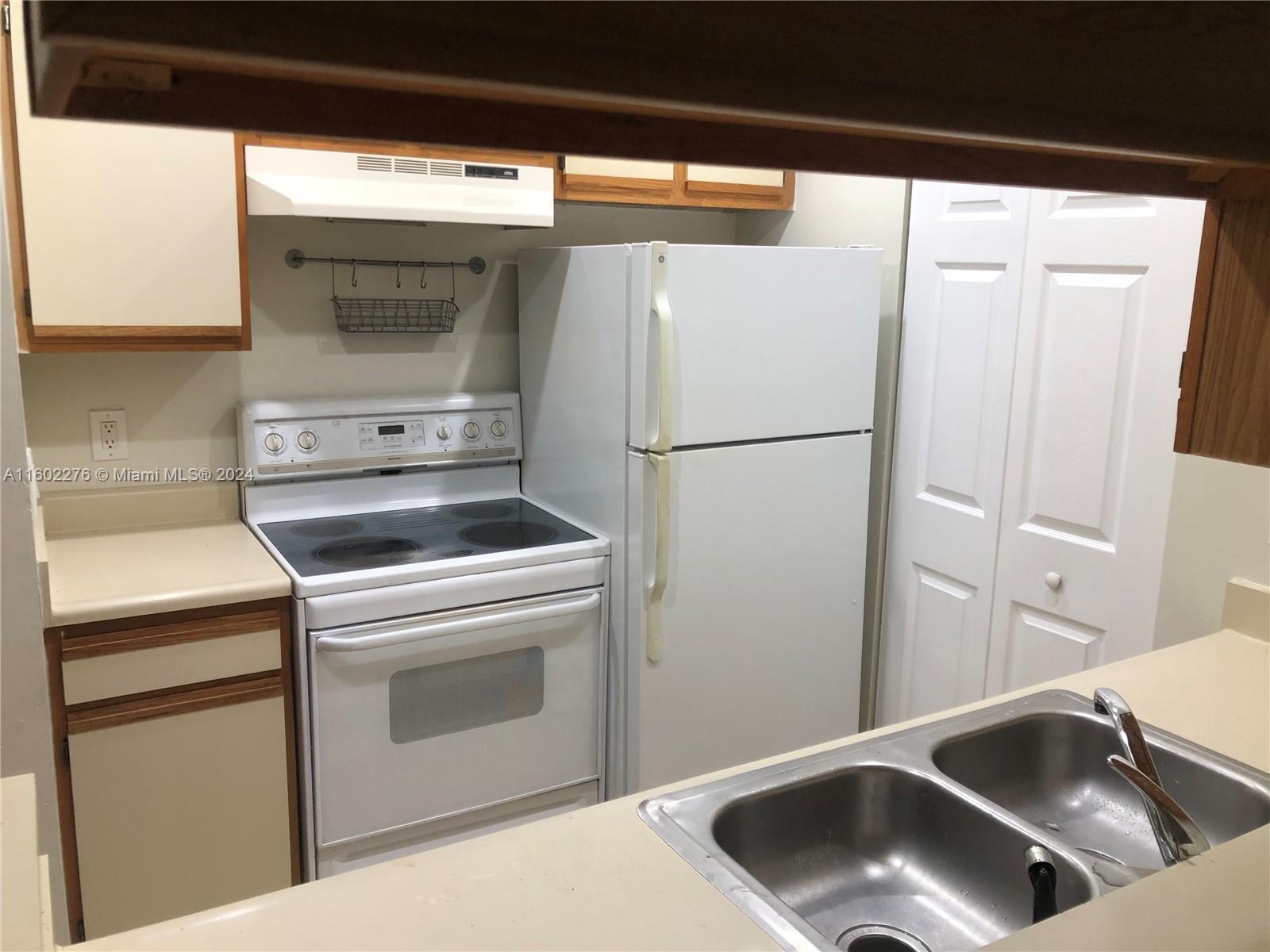 ROYAL POINCIANA CONDO - Residential Lease