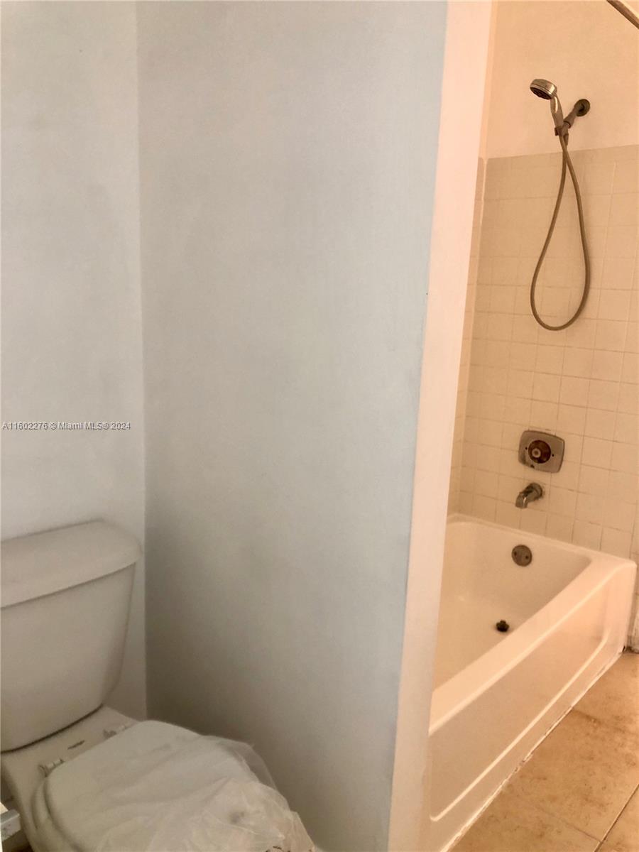 ROYAL POINCIANA CONDO - Residential Lease