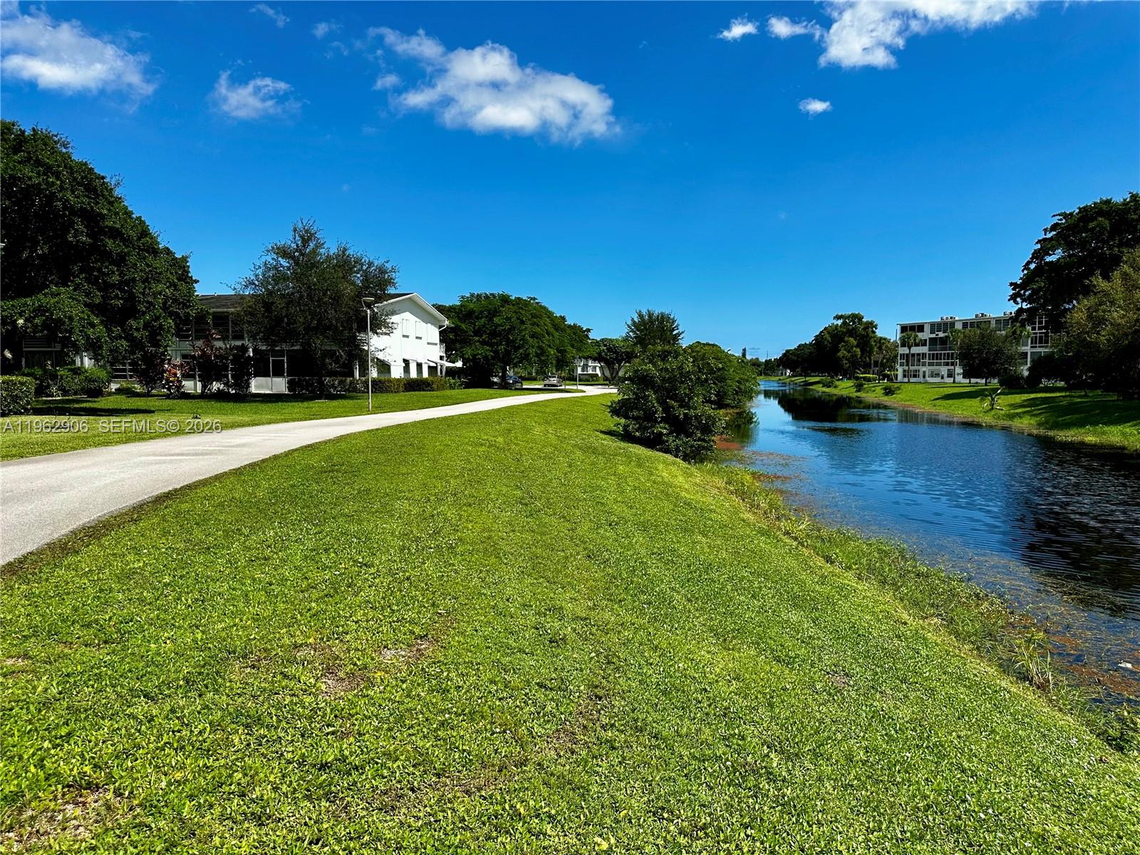 OAKRIDGE N CONDO - Residential