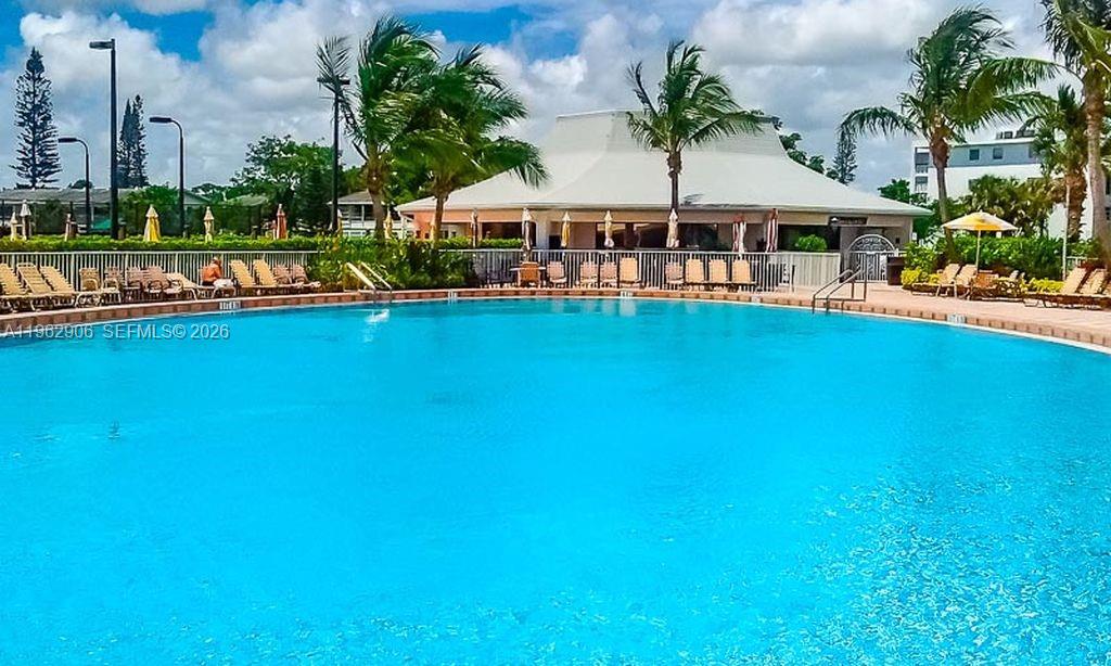 OAKRIDGE N CONDO - Residential