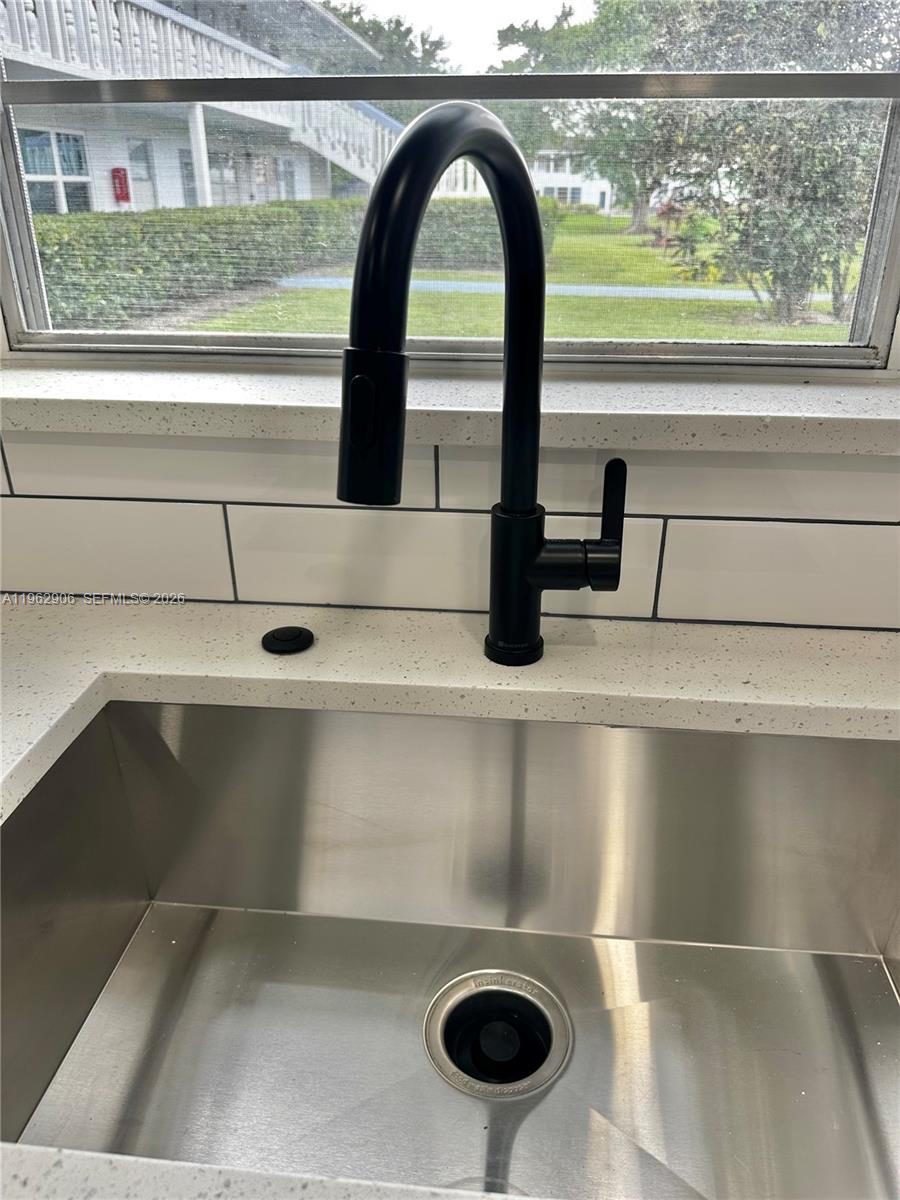 OAKRIDGE N CONDO - Residential