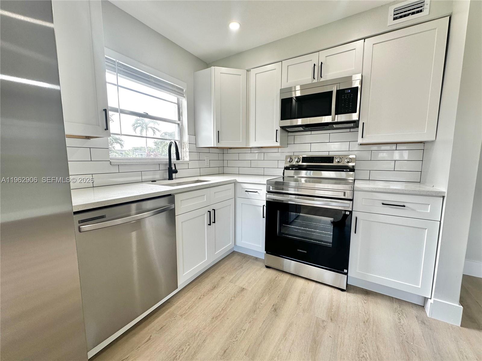 OAKRIDGE N CONDO - Residential