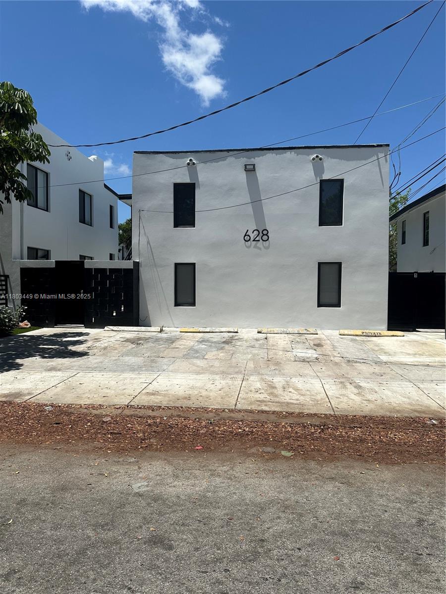 638 SW 21st Ave 628-3