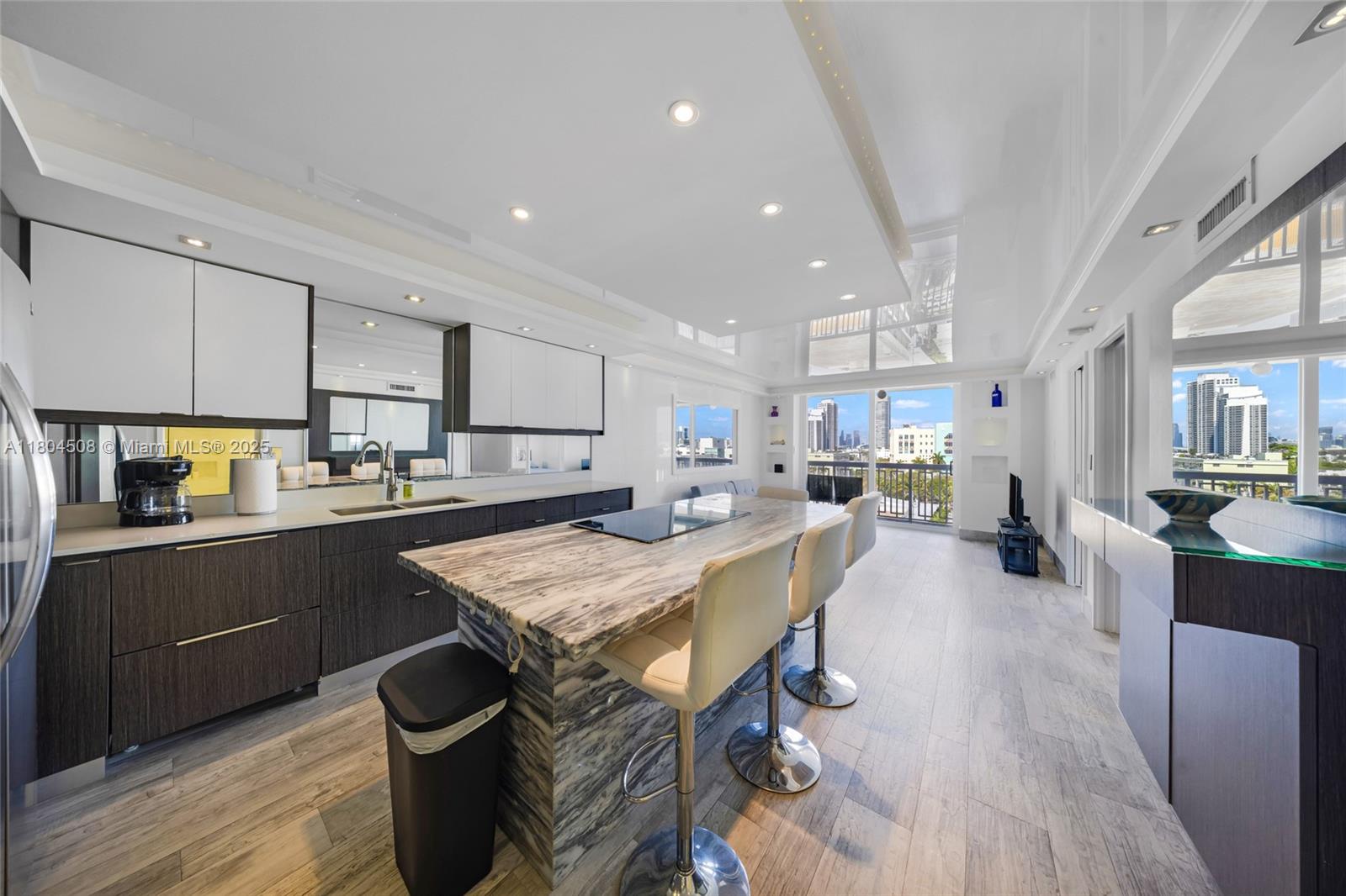 THE PRESIDENTIAL CONDO - Residential Lease