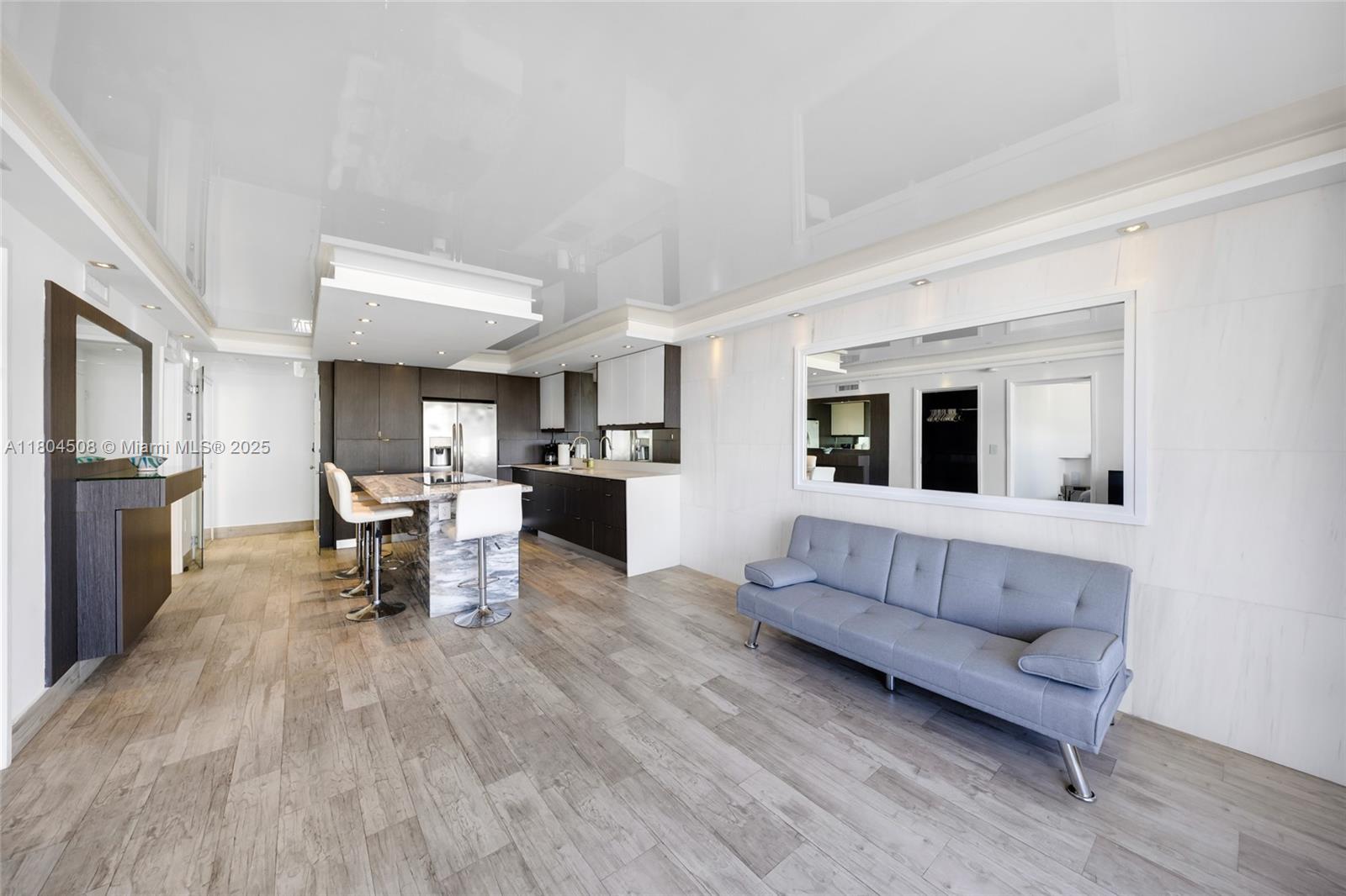 THE PRESIDENTIAL CONDO - Residential Lease