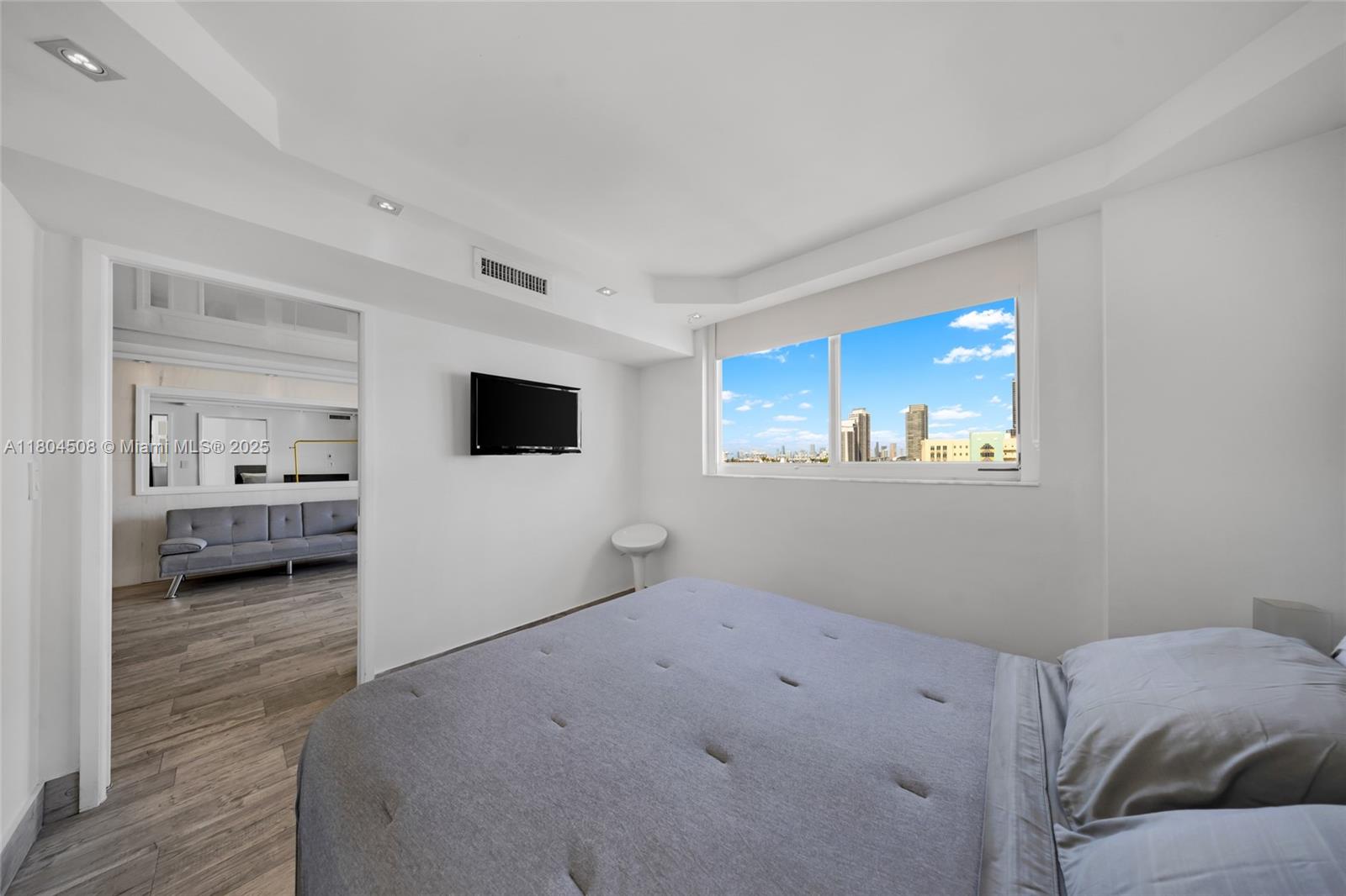 THE PRESIDENTIAL CONDO - Residential Lease