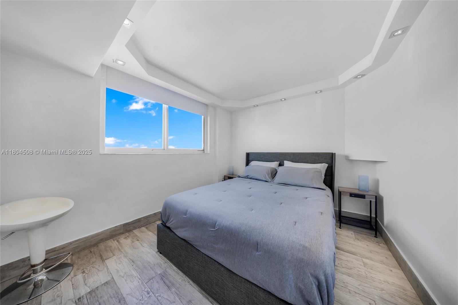 THE PRESIDENTIAL CONDO - Residential Lease