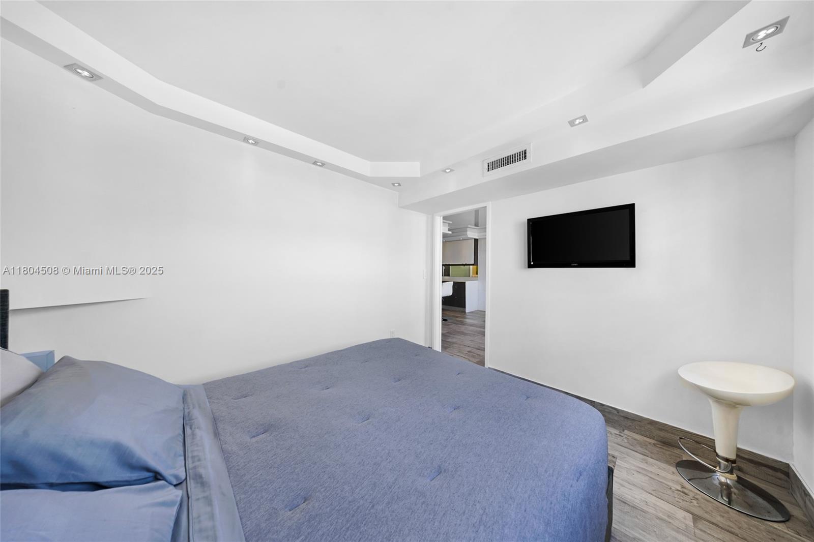 THE PRESIDENTIAL CONDO - Residential Lease