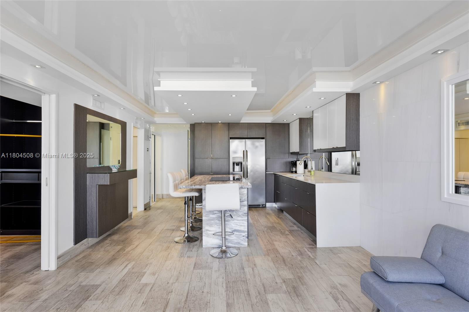 THE PRESIDENTIAL CONDO - Residential Lease