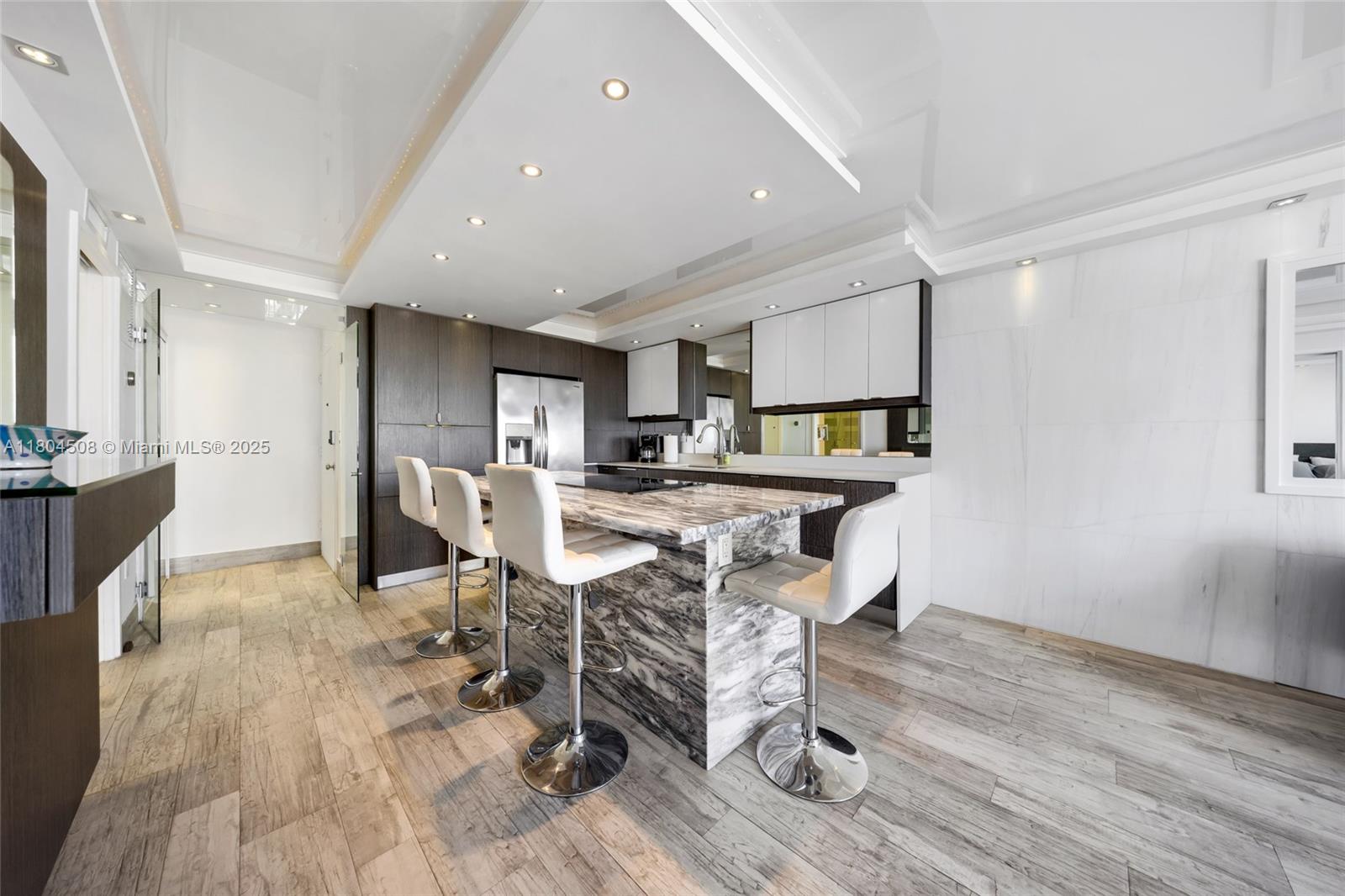 THE PRESIDENTIAL CONDO - Residential Lease