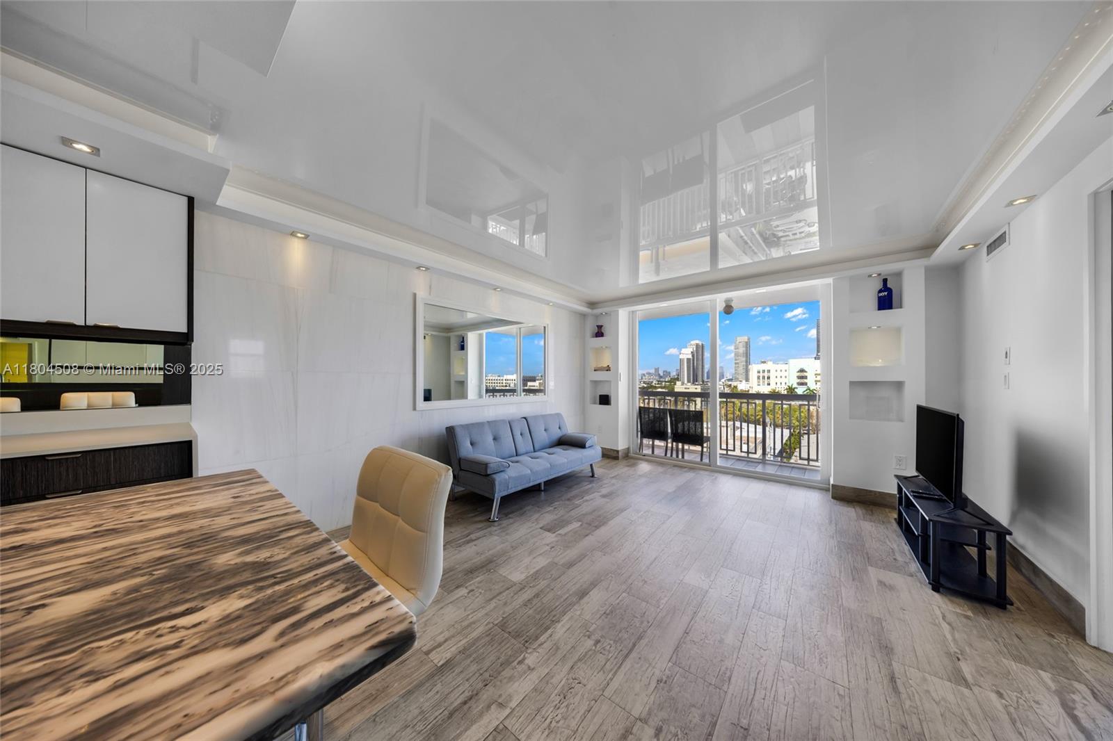 THE PRESIDENTIAL CONDO - Residential Lease