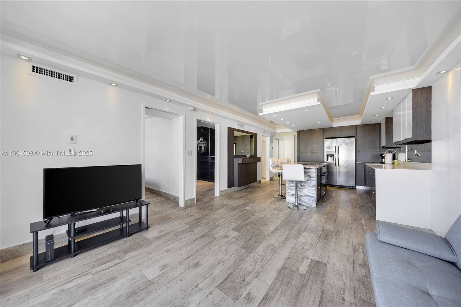 THE PRESIDENTIAL CONDO - Residential Lease