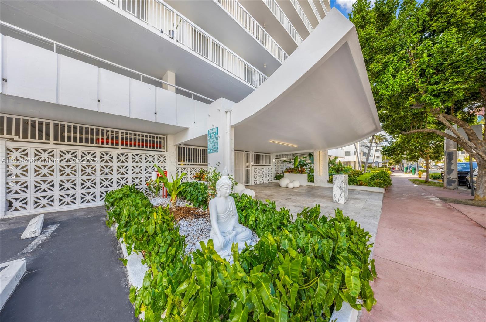 THE PRESIDENTIAL CONDO - Residential Lease