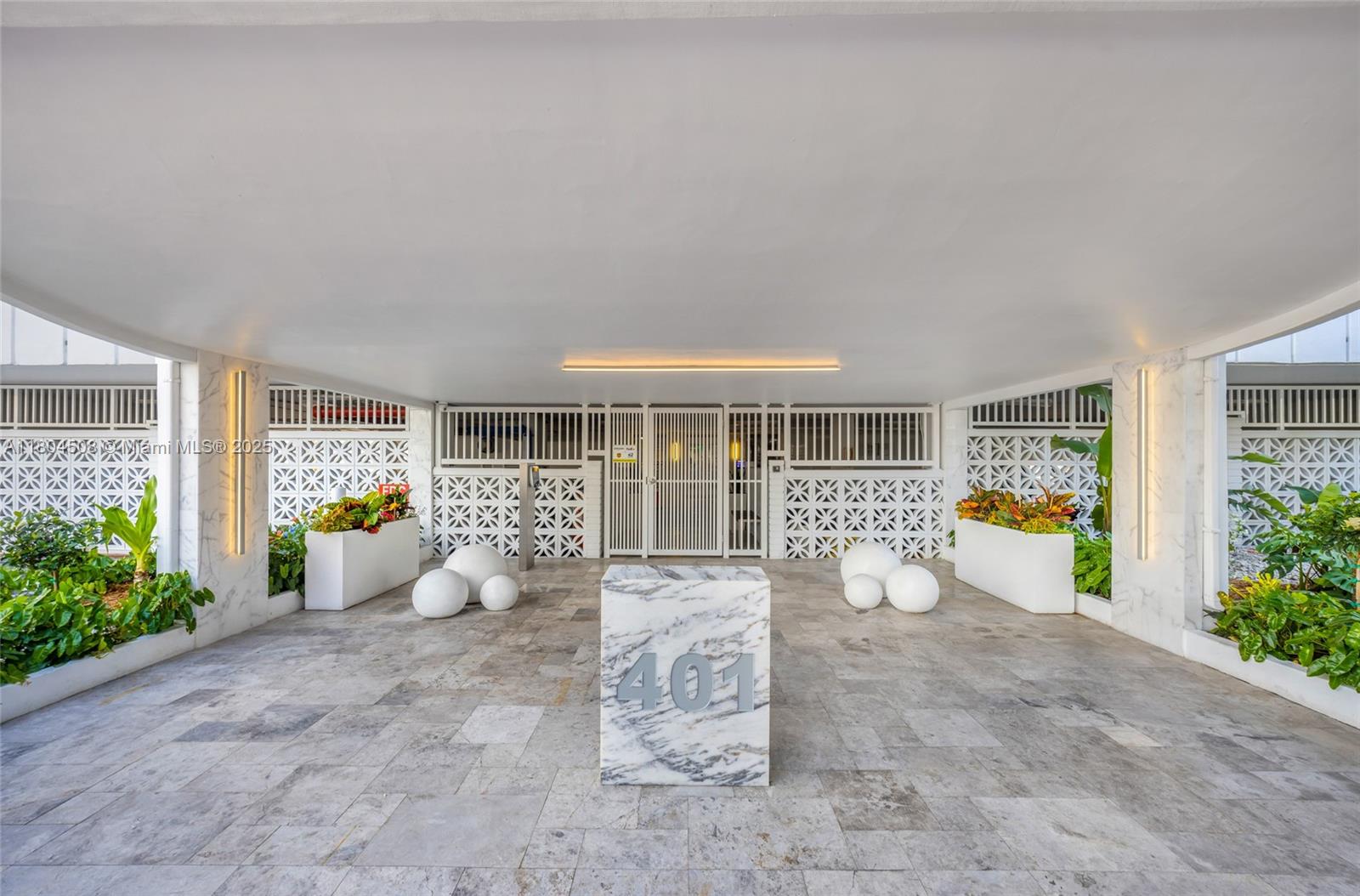 THE PRESIDENTIAL CONDO - Residential Lease