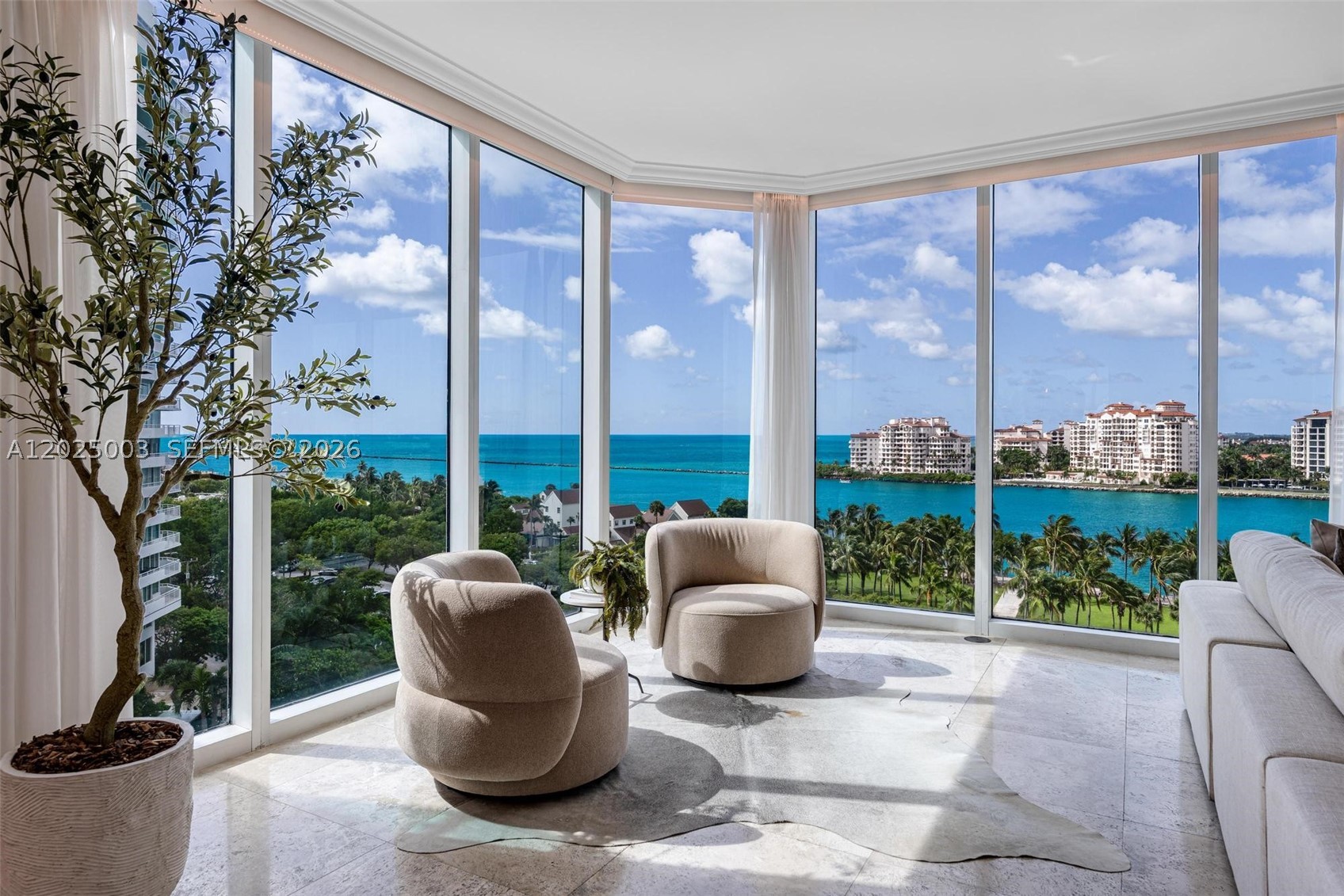 300 S Pointe Dr 1001