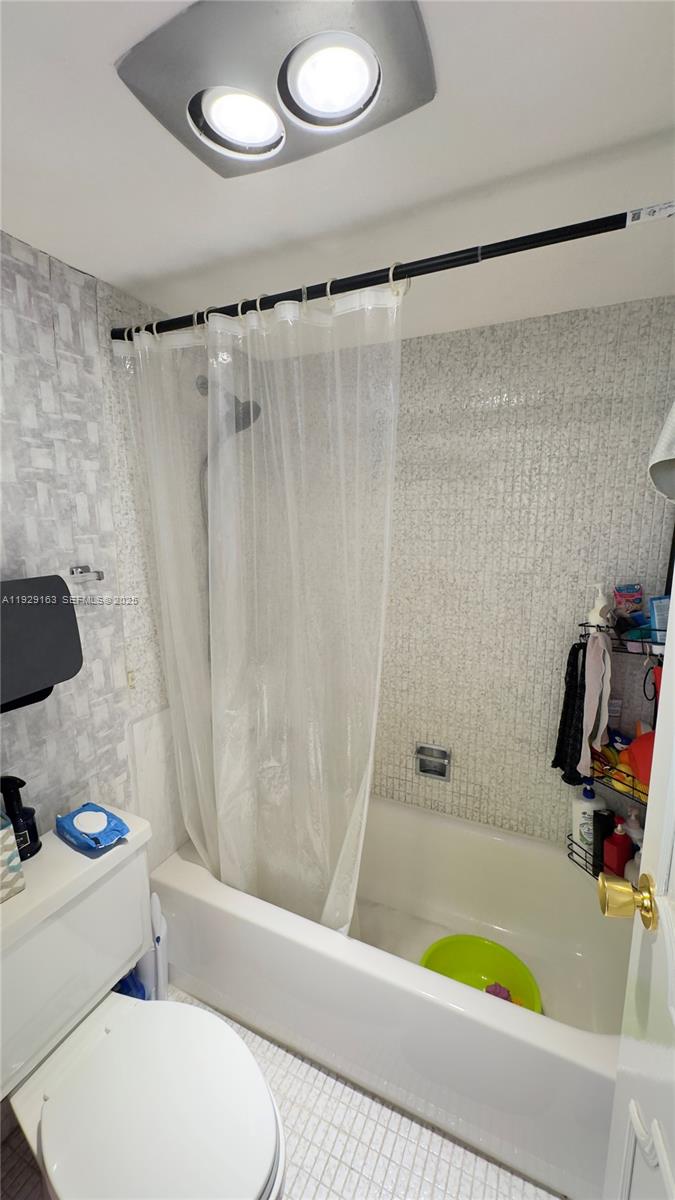 ENSENADA CONDO BLDG E-II - Residential Lease