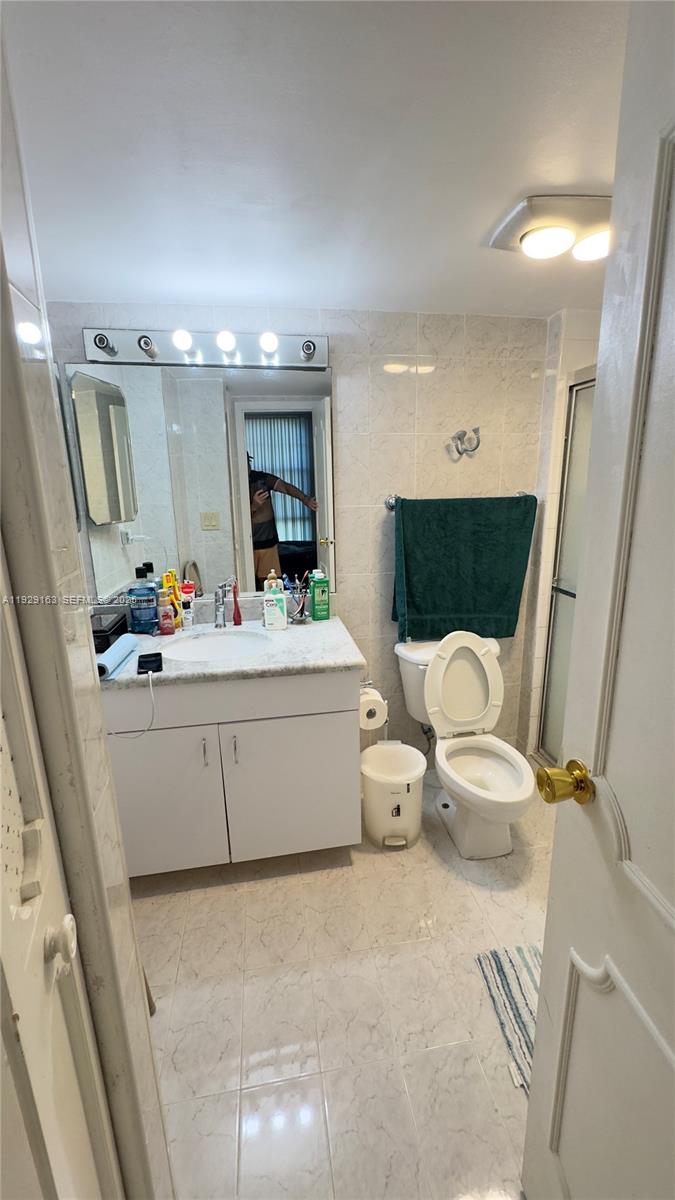 ENSENADA CONDO BLDG E-II - Residential Lease