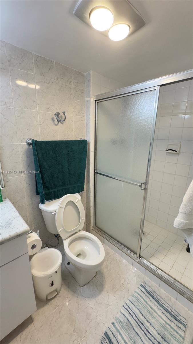 ENSENADA CONDO BLDG E-II - Residential Lease