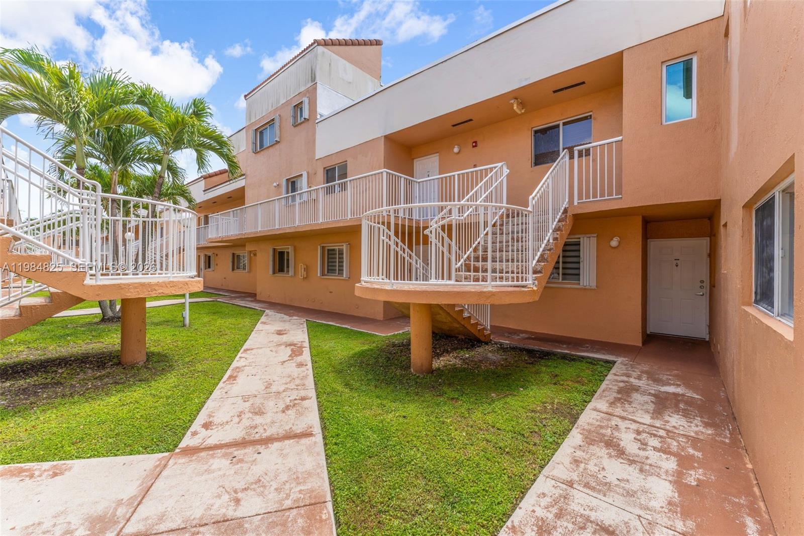THE SEASONS VILLAS & THMS - Residential