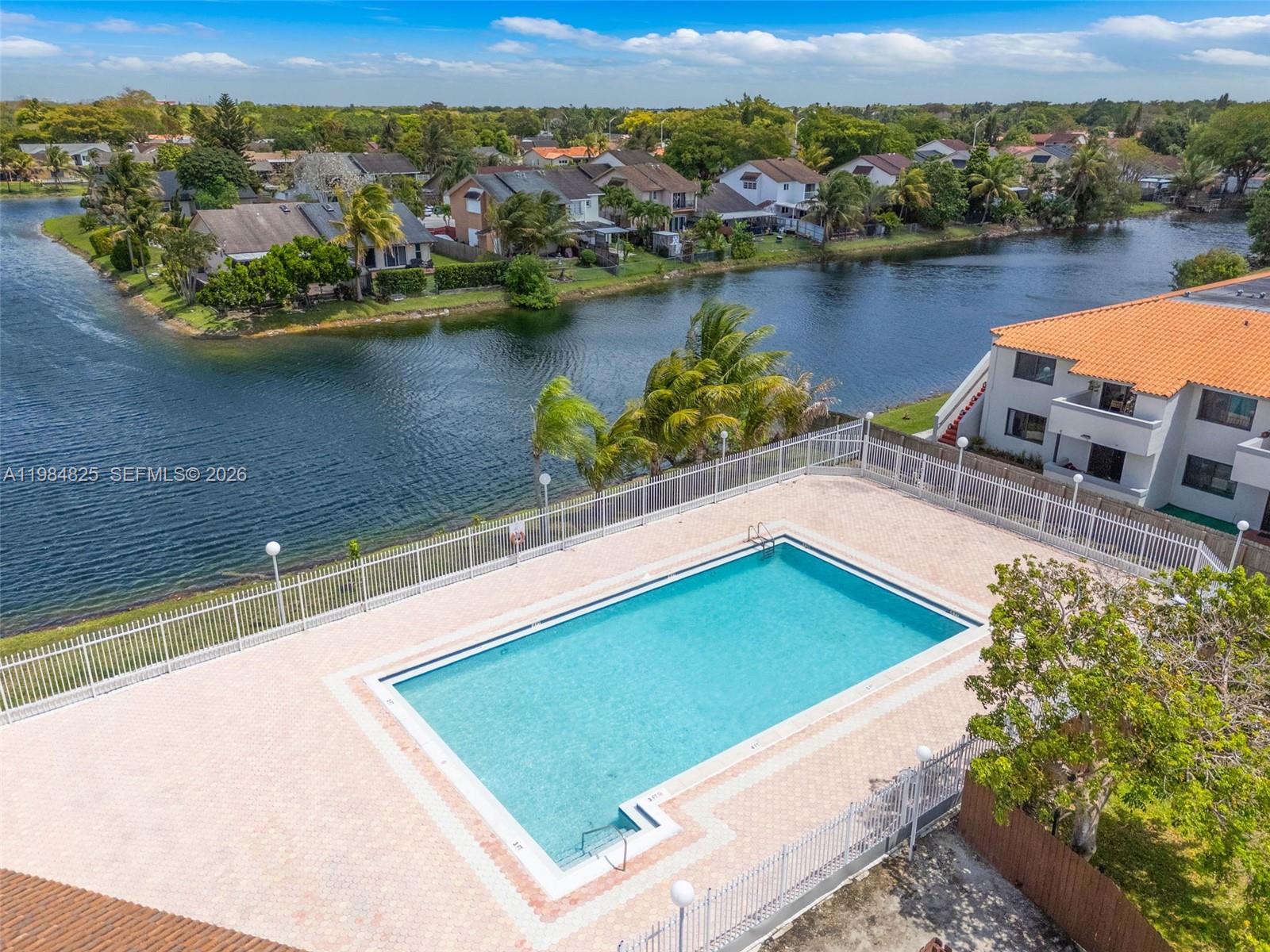THE SEASONS VILLAS & THMS - Residential