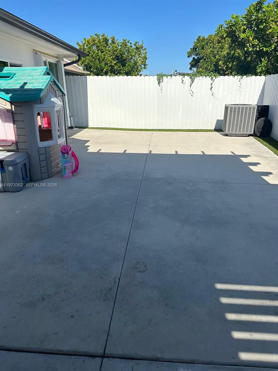 LESLIE PATIO HOMES SEC 4 - Residential