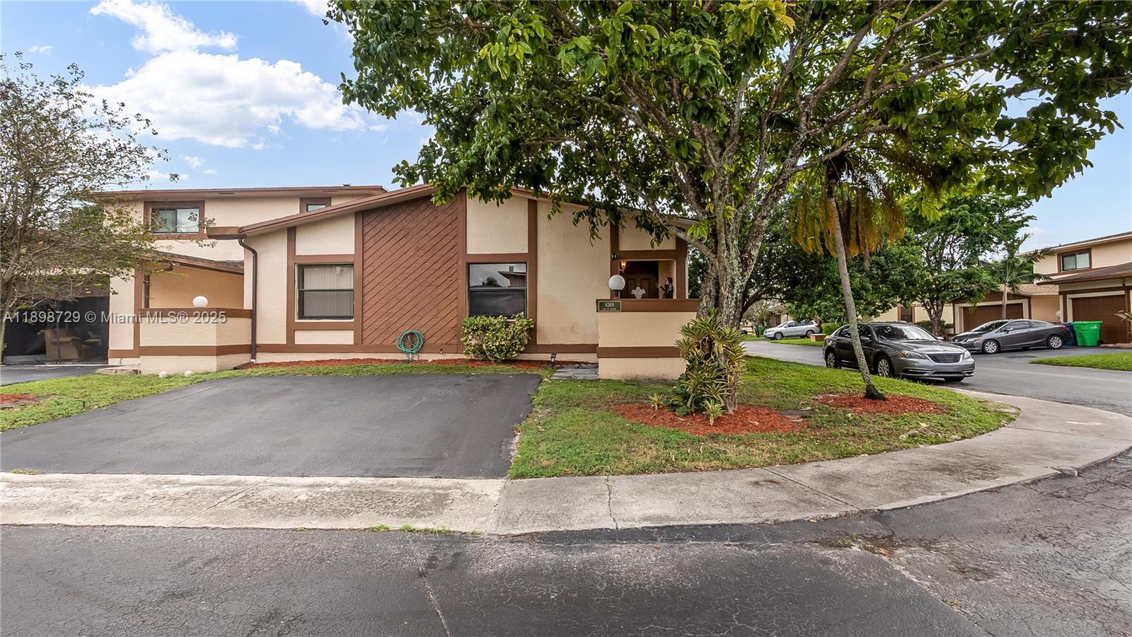 SUNRISE GOLF VILLAGE NORT - Residential