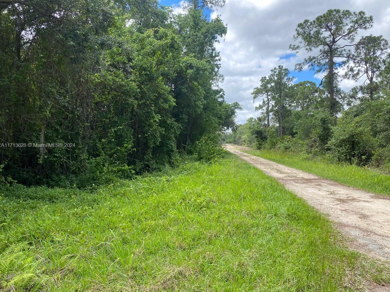 LEISURE LAKES - Land