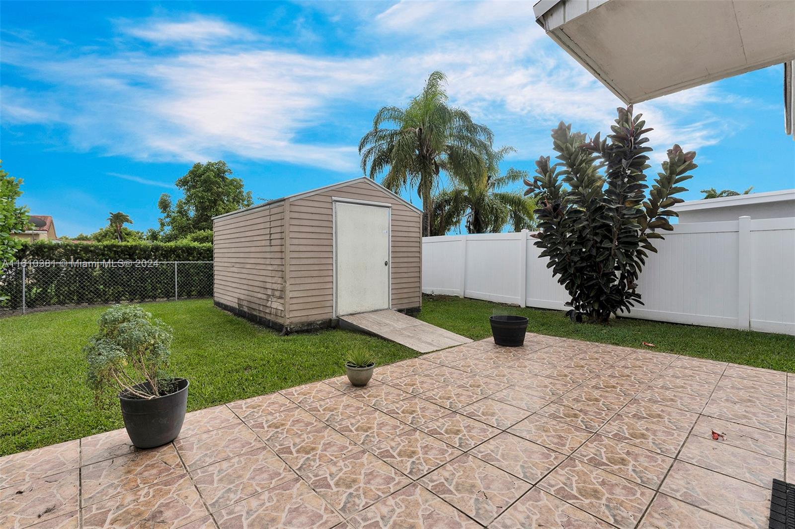 SNAPPER CREEK VILLAS - Residential