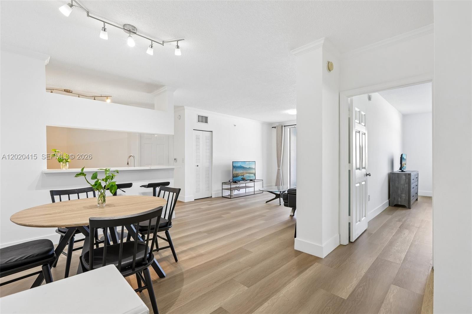 PORTO BELLAGIO CONDO - Residential