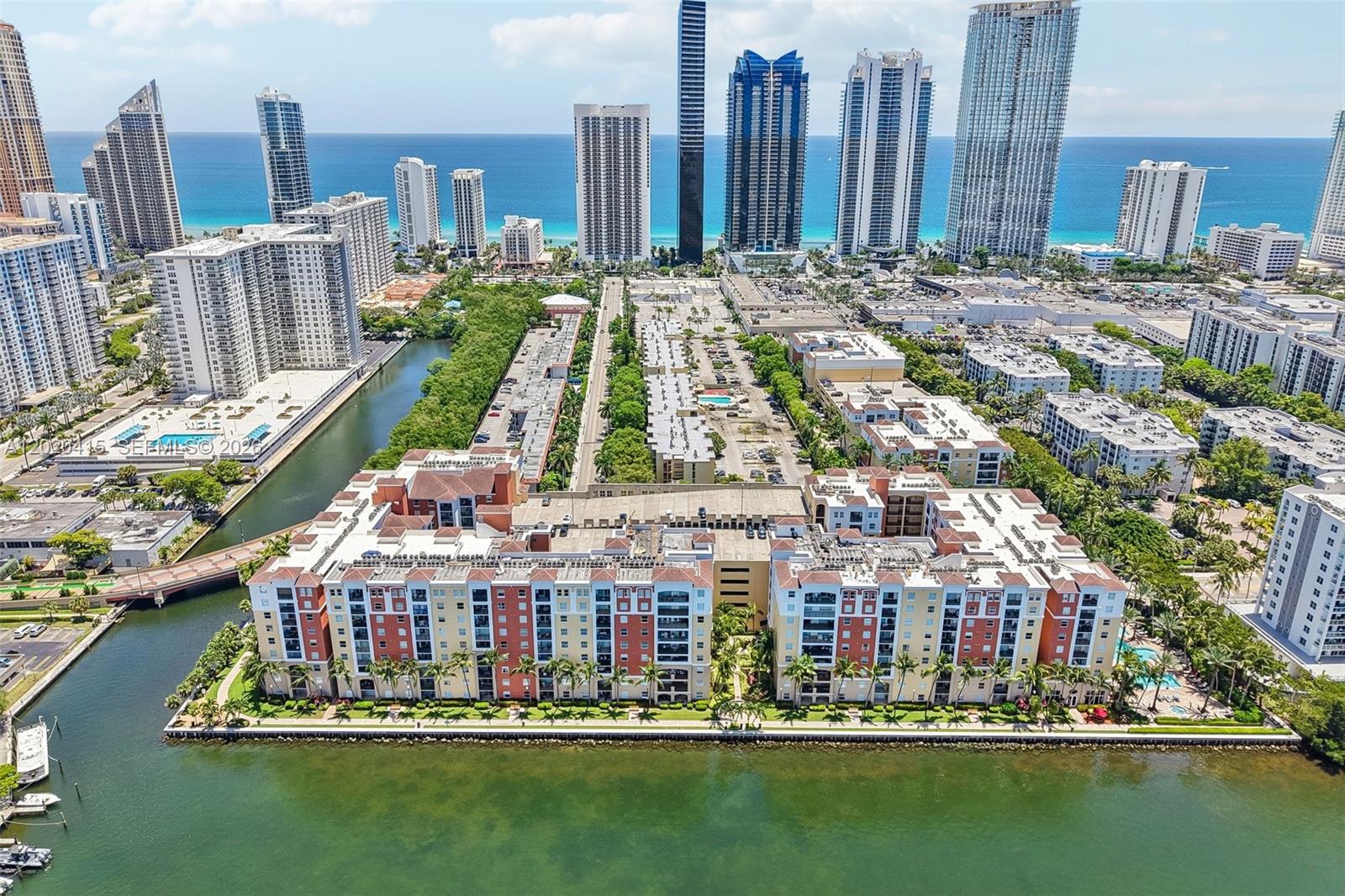 PORTO BELLAGIO CONDO - Residential