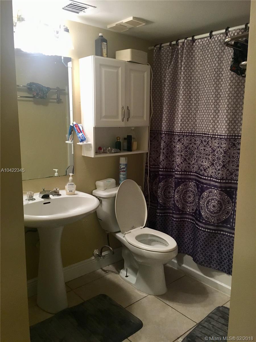 KENDALL LAKE TOWERS CONDO - Residential Lease