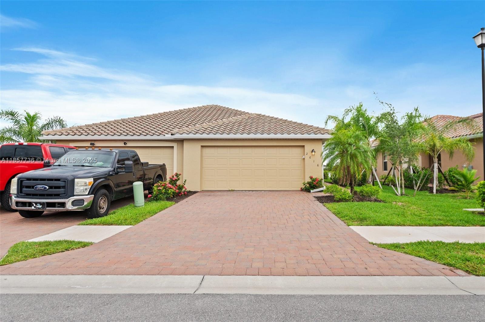 Experience the ultimate in daily relaxation with this brand-new, meticulously designed 3-bedroom, 2-bathroom
lakefront villa, complete with a spacious 2-car garage. This remarkable residence is tailored to live large and is
brimming with contemporary features, making every day feel like a vacation. Great amenities included 2 pool,
tennis court, basketball court, gym, clubhouse and much more