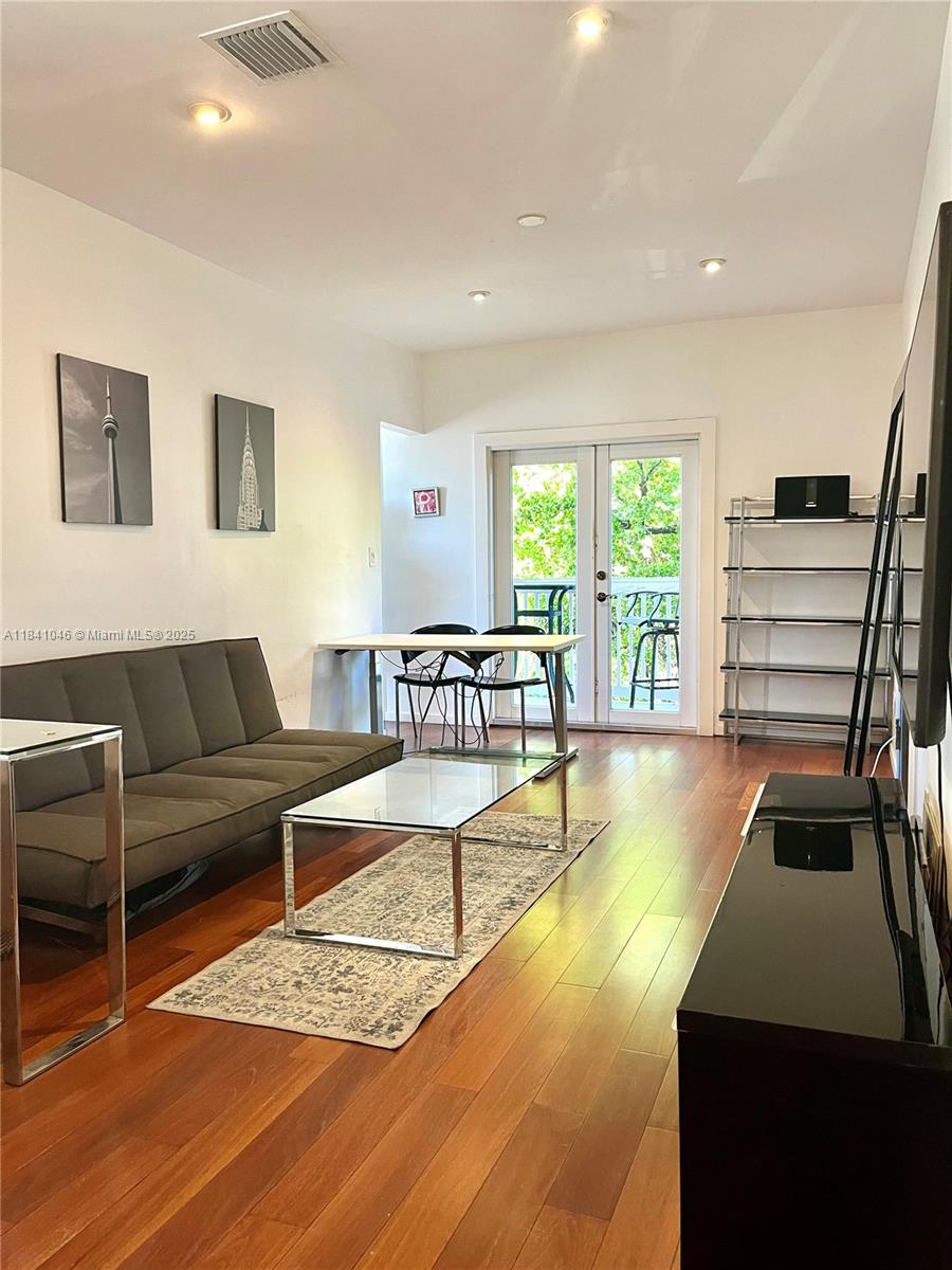 SEVILLA CONDO - Residential