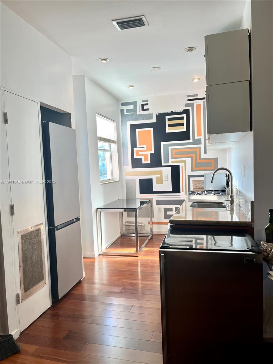 SEVILLA CONDO - Residential