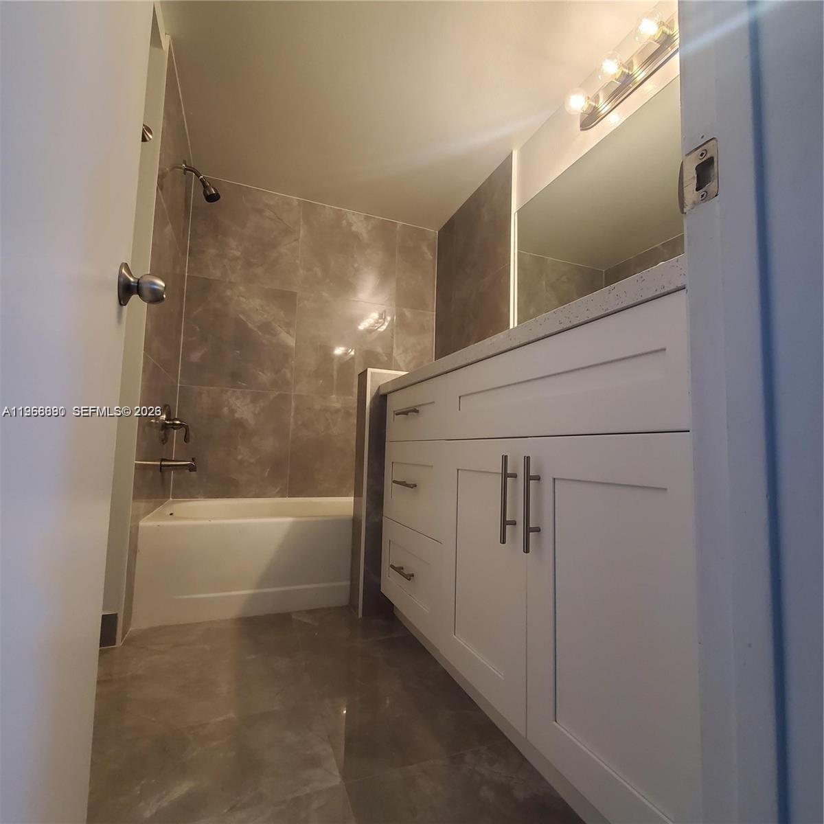 LAKESHORE CONDO 6 - Residential