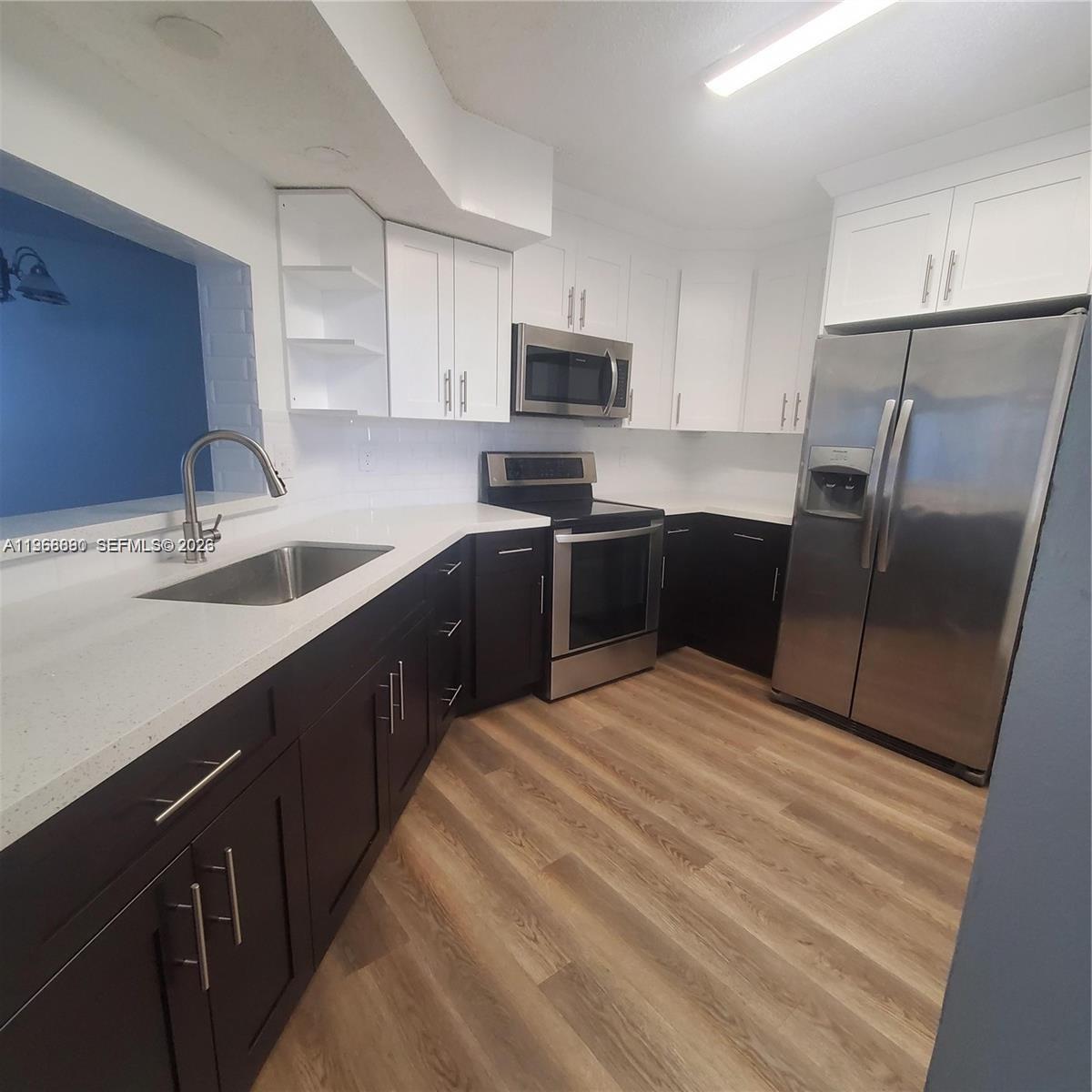 LAKESHORE CONDO 6 - Residential