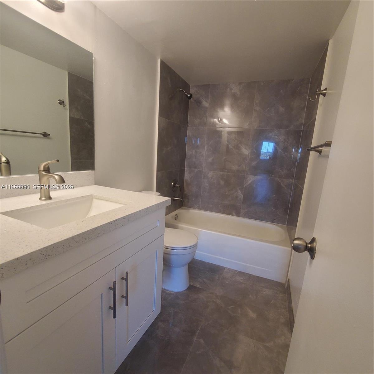 LAKESHORE CONDO 6 - Residential