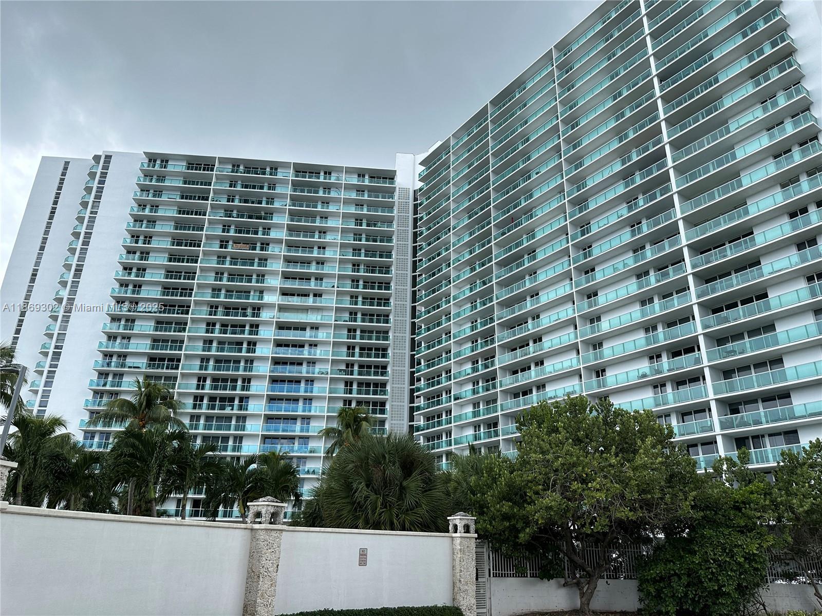 100 Bayview Dr 221