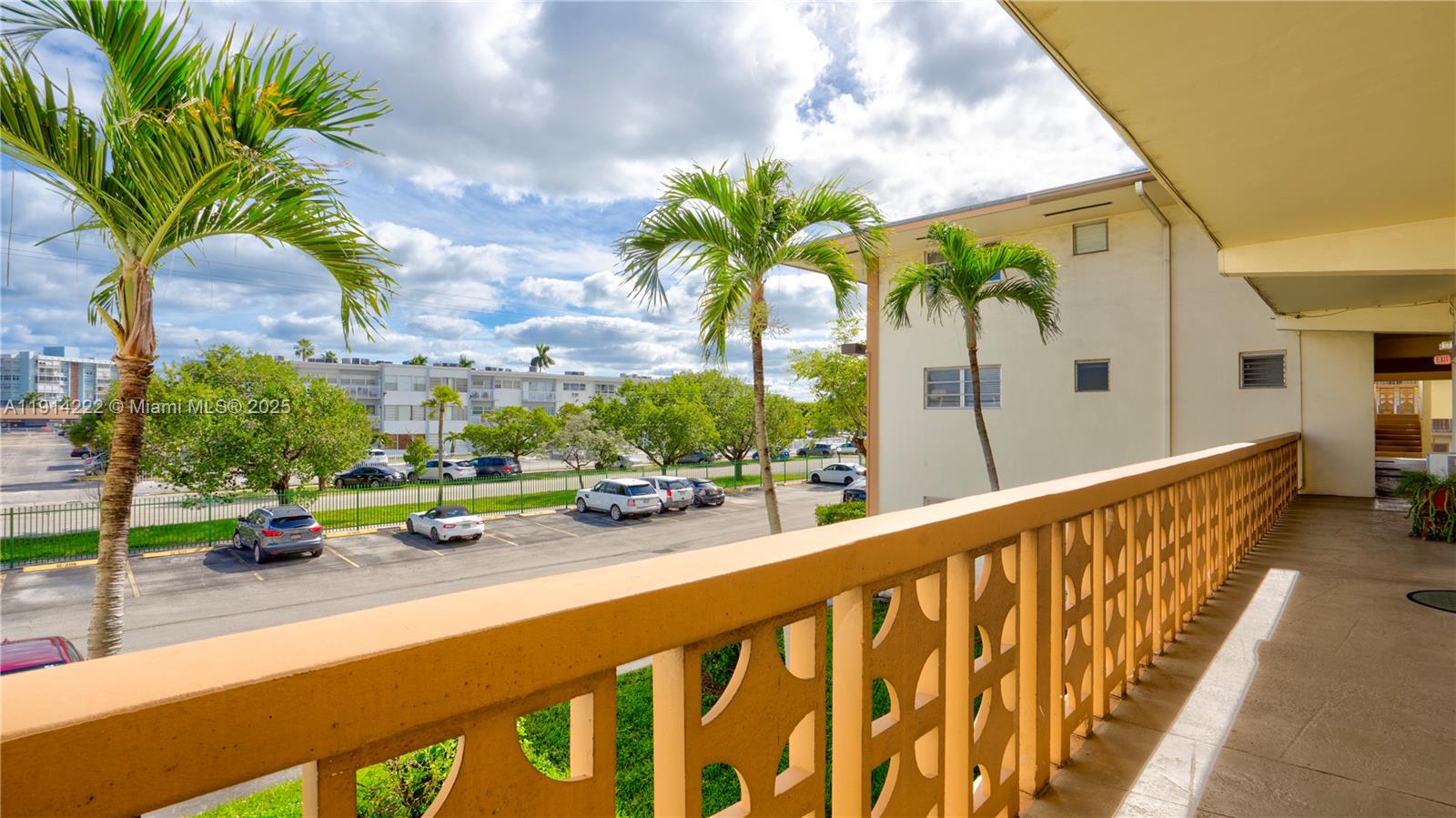 MAR-LEN GARDENS NO 12 COR - Residential