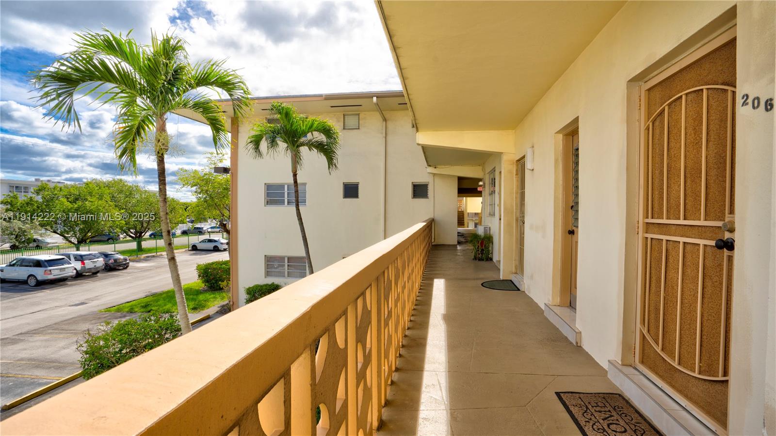 MAR-LEN GARDENS NO 12 COR - Residential