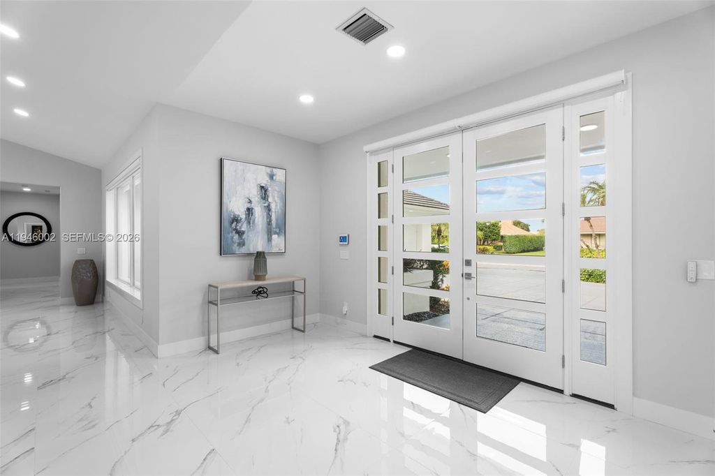 Photo of 17 Surrey Rd, Palm Beach Gardens, FL 33418 (MLS # A11946002)