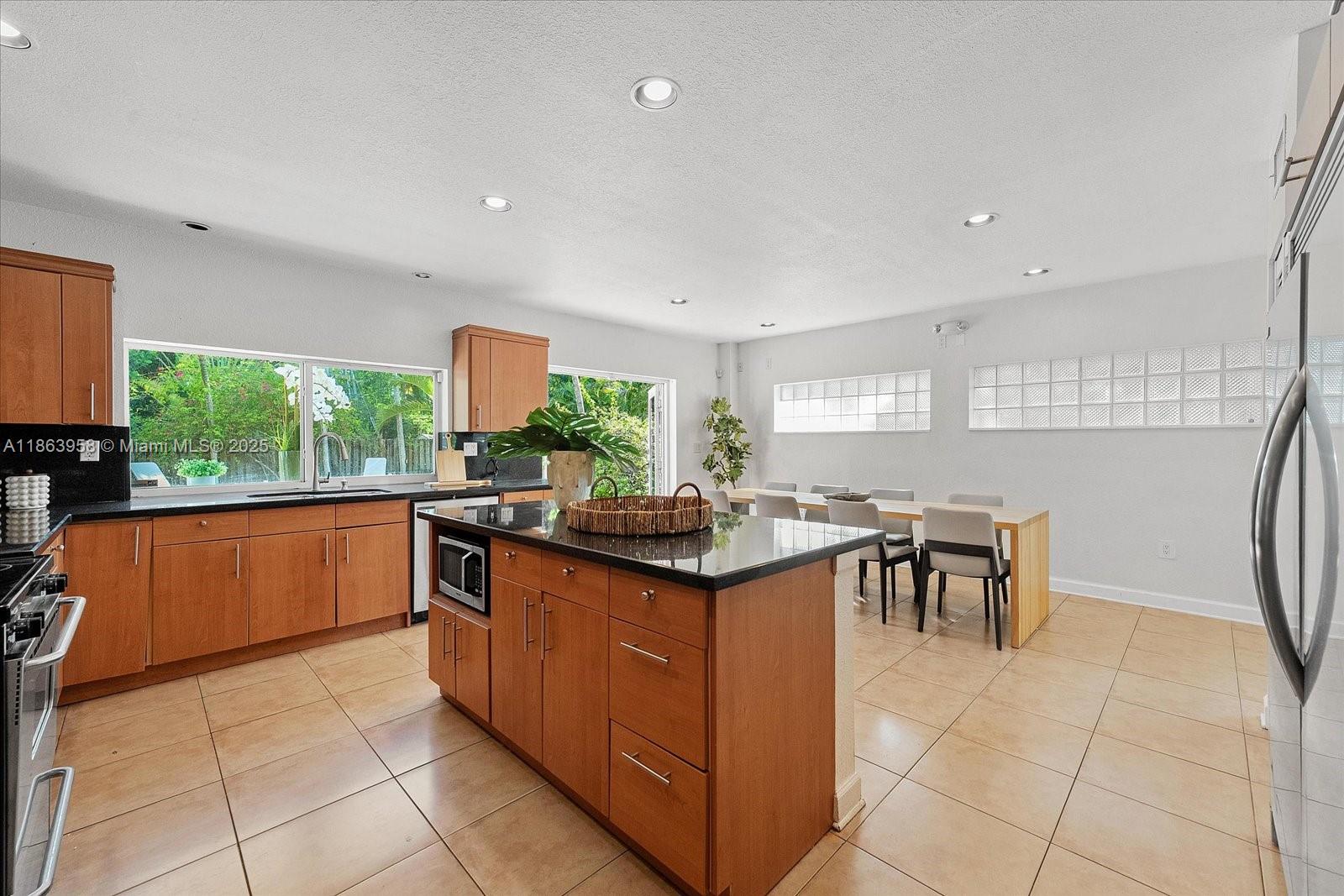 MIAMI SHORES SEC 6 - Residential