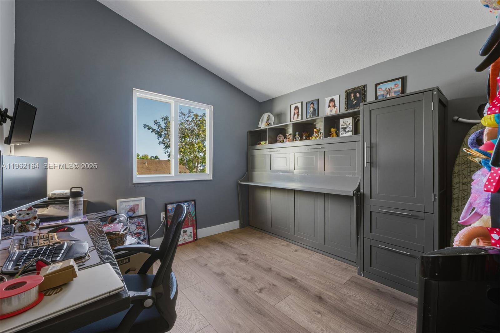 HAMPTON LAKES - Residential