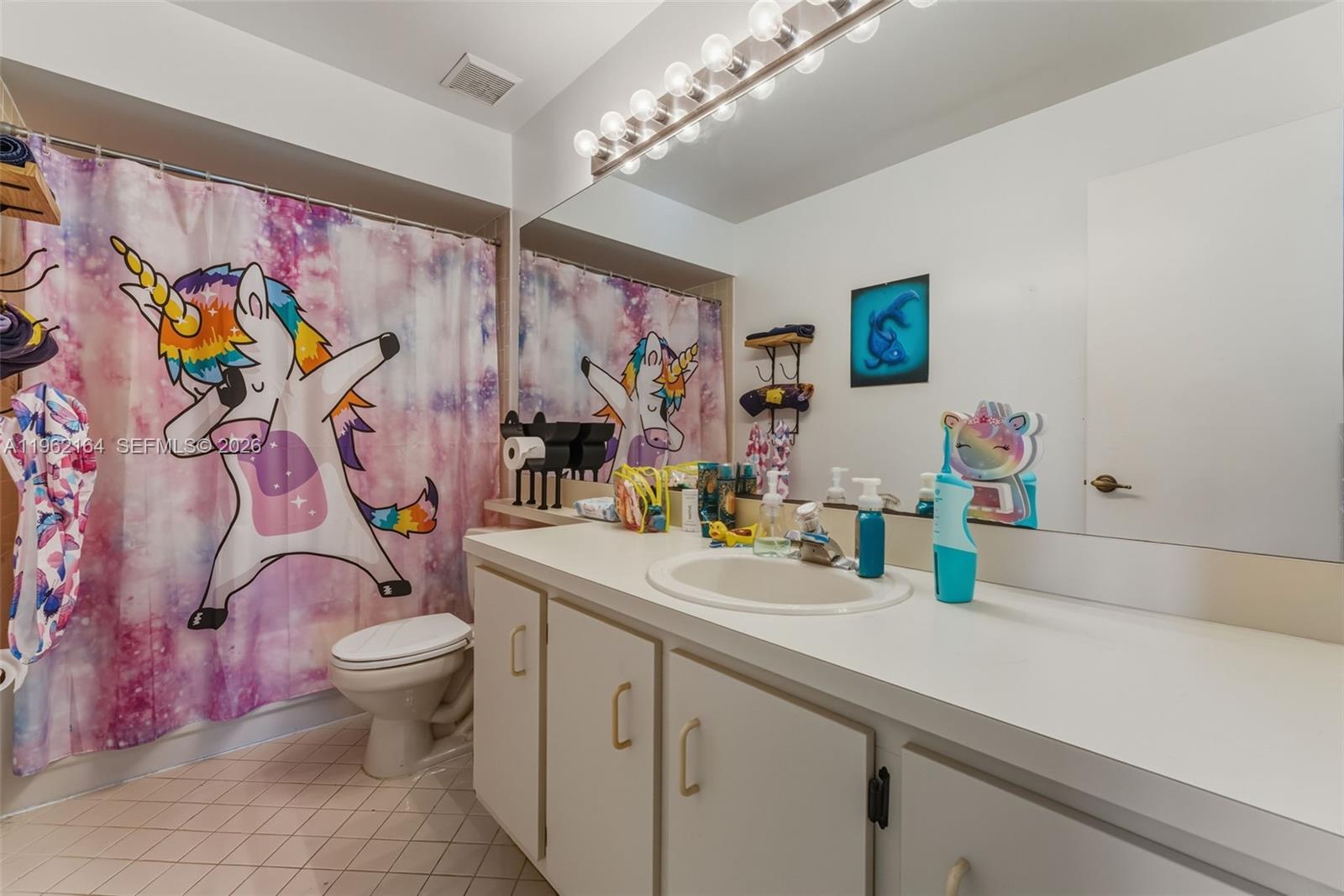 HAMPTON LAKES - Residential