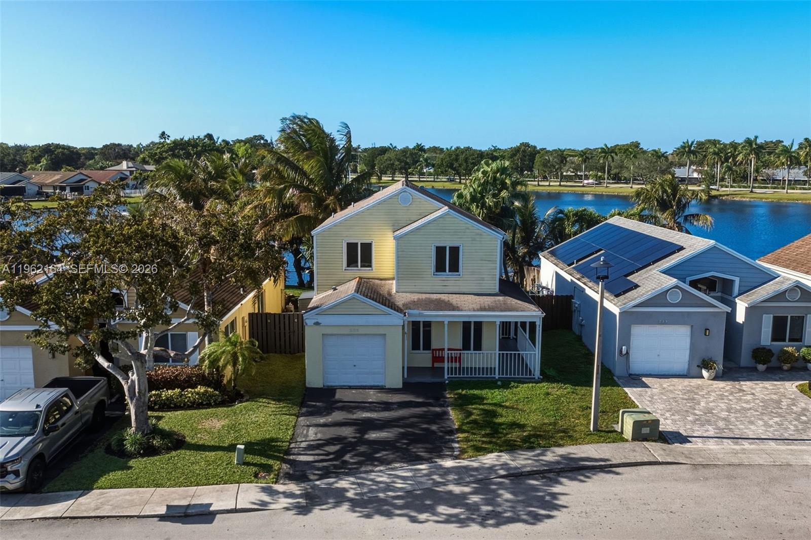 HAMPTON LAKES - Residential