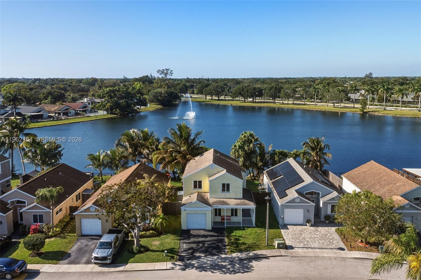 HAMPTON LAKES - Residential